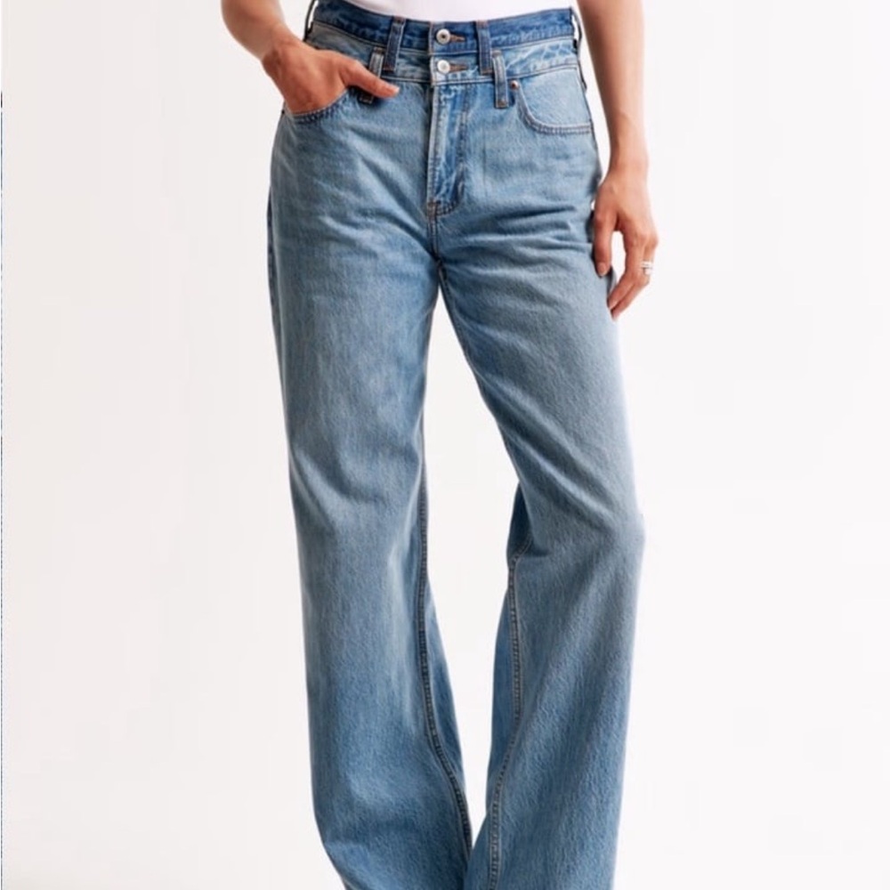 NWOT: Abercrombie and Fitch Lightweight Comfort High Rise Loose Jeans
